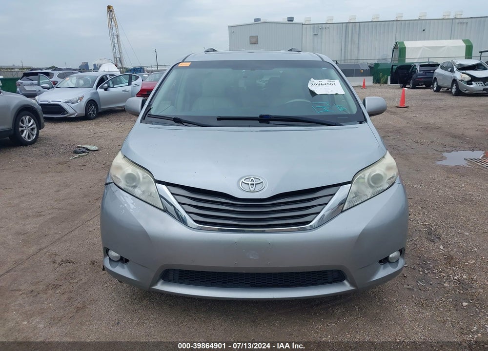 2014 TOYOTA SIENNA XLE V6 8 PASSENGER VIN: 5TDYK3DC2ES413318