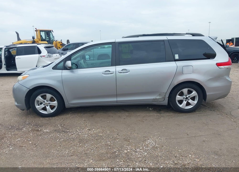 2014 TOYOTA SIENNA XLE V6 8 PASSENGER VIN: 5TDYK3DC2ES413318