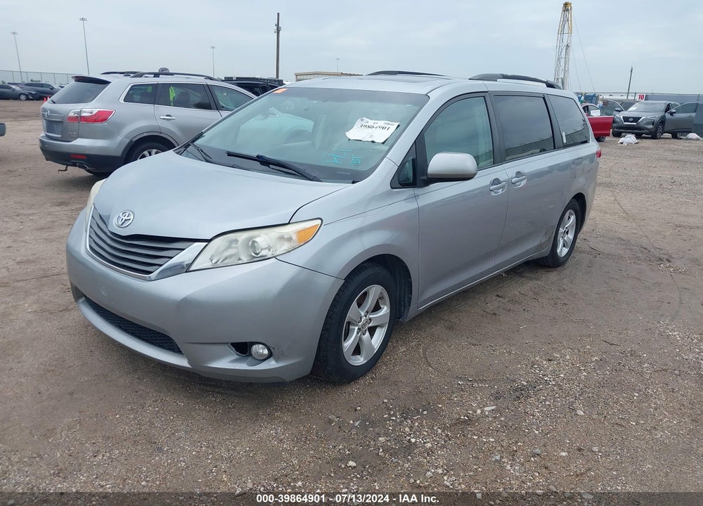 2014 TOYOTA SIENNA XLE V6 8 PASSENGER VIN: 5TDYK3DC2ES413318