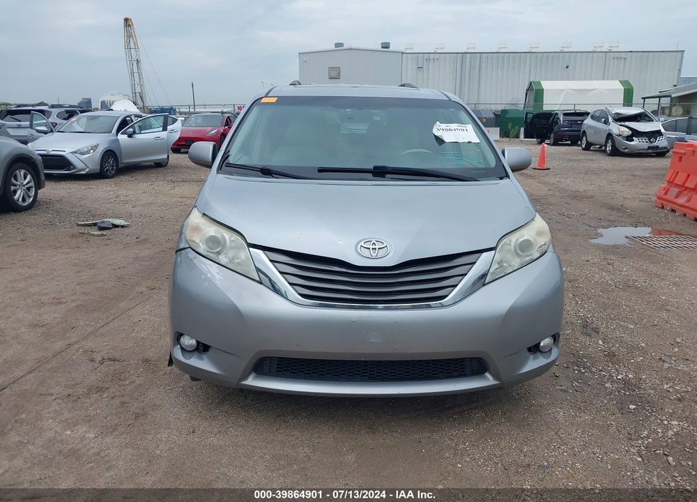 2014 TOYOTA SIENNA XLE V6 8 PASSENGER VIN: 5TDYK3DC2ES413318
