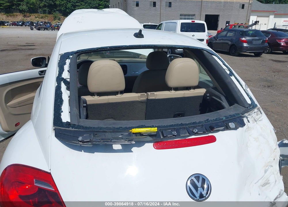 2016 VOLKSWAGEN BEETLE 1.8T SE VIN: 3VWJ17AT2GM626981