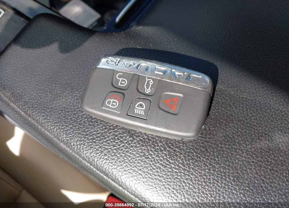 2018 JAGUAR F-PACE 25T PREMIUM VIN: SADCJ2FXXJA320646