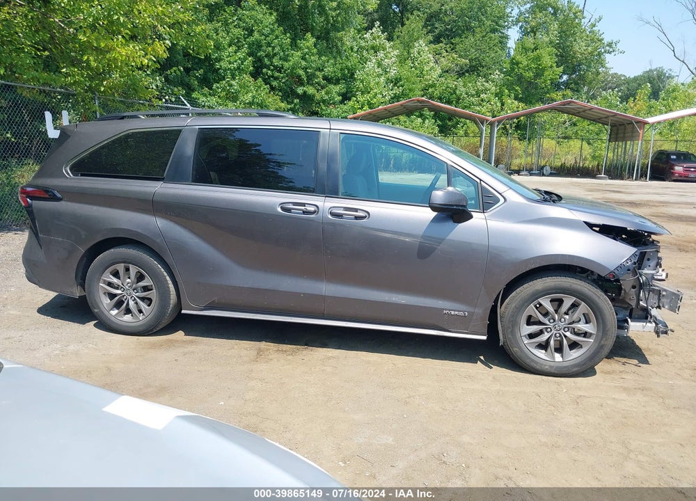 2021 TOYOTA SIENNA LE VIN: 5TDKRKEC3MS027595