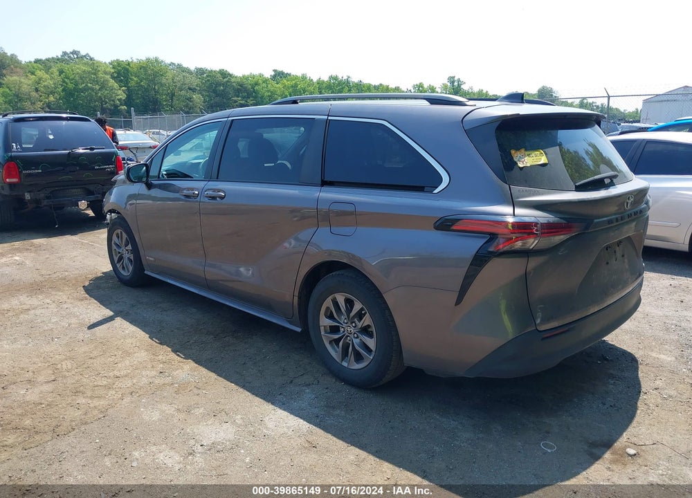 2021 TOYOTA SIENNA LE VIN: 5TDKRKEC3MS027595