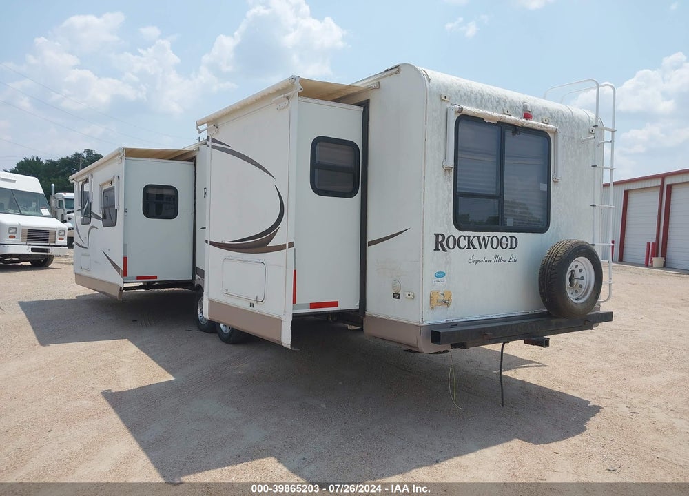 2010 FOREST RIVER ROCKWOO 8315BSS VIN: 4X4TRLG2XA1832608