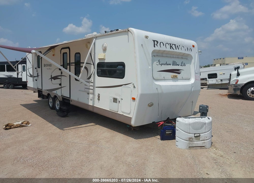 2010 FOREST RIVER ROCKWOO 8315BSS VIN: 4X4TRLG2XA1832608
