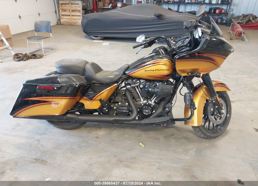 2018 HARLEY-DAVIDSON FLTRXS ROAD GLIDE SPECIAL VIN: 1HD1KTC13JB618812