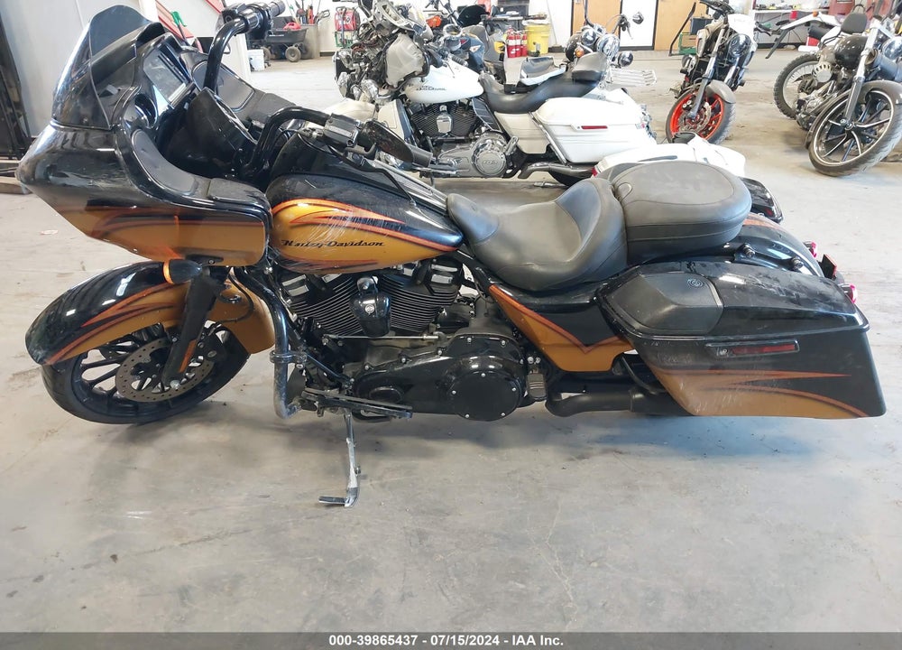 2018 HARLEY-DAVIDSON FLTRXS ROAD GLIDE SPECIAL VIN: 1HD1KTC13JB618812