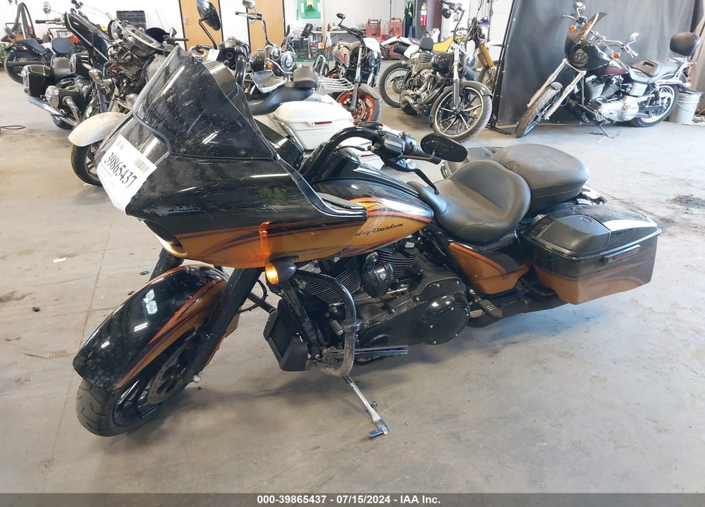 2018 HARLEY-DAVIDSON FLTRXS ROAD GLIDE SPECIAL VIN: 1HD1KTC13JB618812