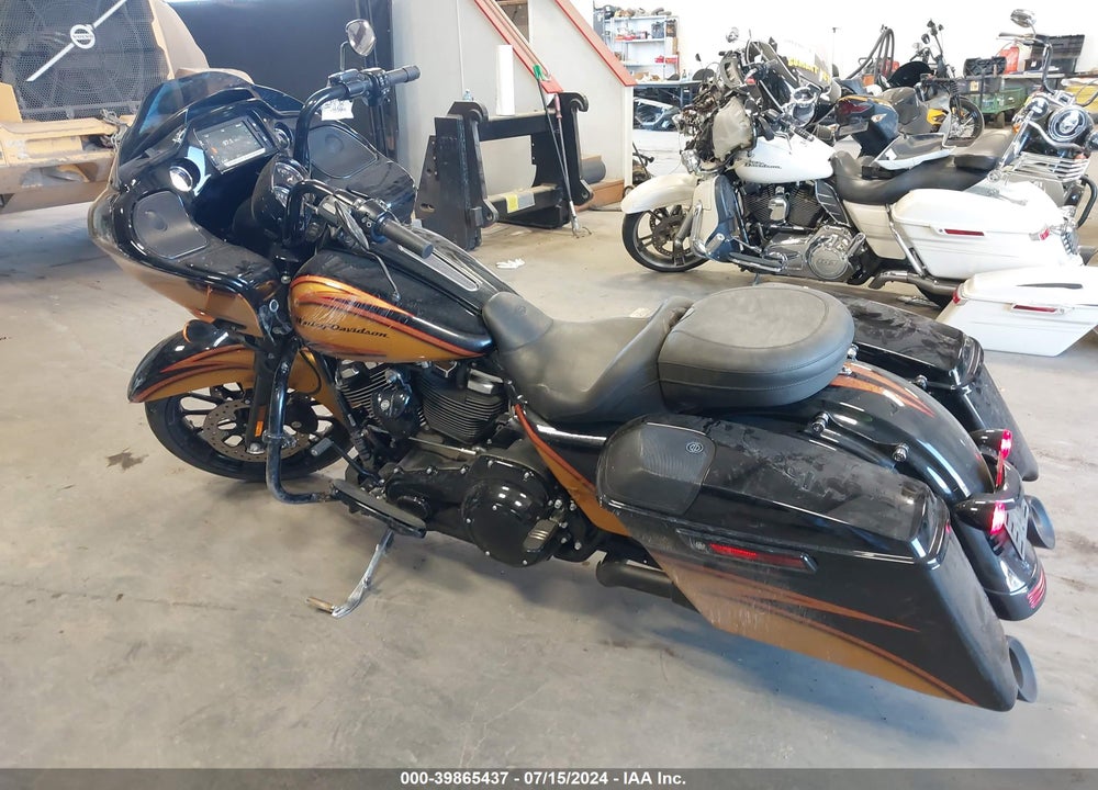 2018 HARLEY-DAVIDSON FLTRXS ROAD GLIDE SPECIAL VIN: 1HD1KTC13JB618812