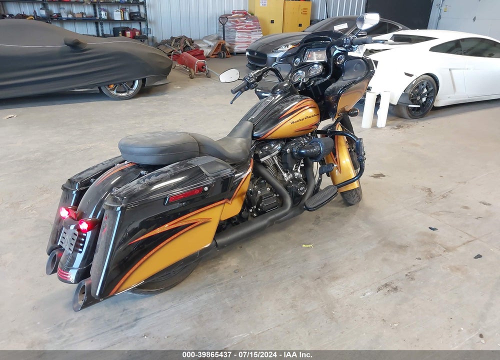 2018 HARLEY-DAVIDSON FLTRXS ROAD GLIDE SPECIAL VIN: 1HD1KTC13JB618812