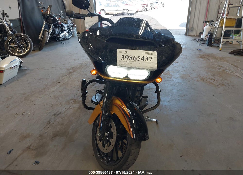2018 HARLEY-DAVIDSON FLTRXS ROAD GLIDE SPECIAL VIN: 1HD1KTC13JB618812