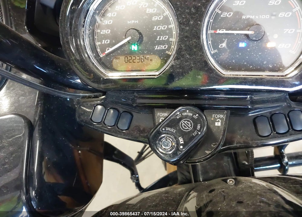 2018 HARLEY-DAVIDSON FLTRXS ROAD GLIDE SPECIAL VIN: 1HD1KTC13JB618812