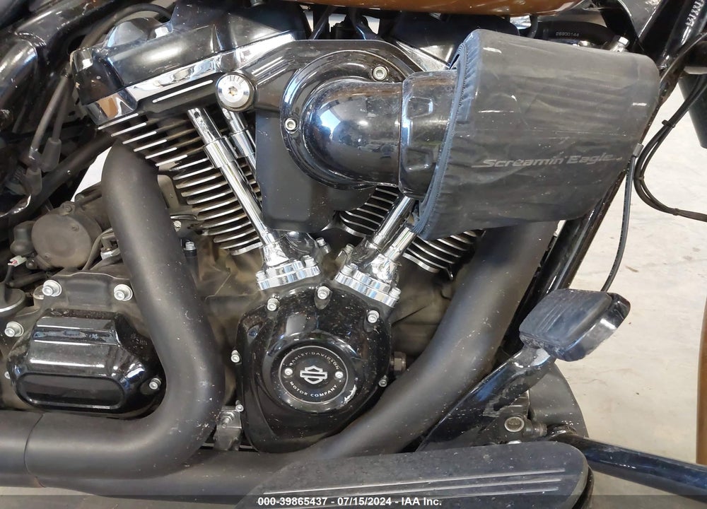 2018 HARLEY-DAVIDSON FLTRXS ROAD GLIDE SPECIAL VIN: 1HD1KTC13JB618812