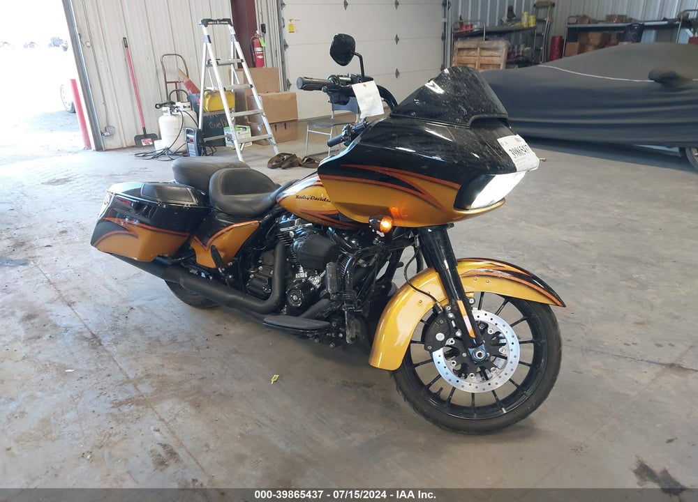 2018 HARLEY-DAVIDSON FLTRXS ROAD GLIDE SPECIAL VIN: 1HD1KTC13JB618812