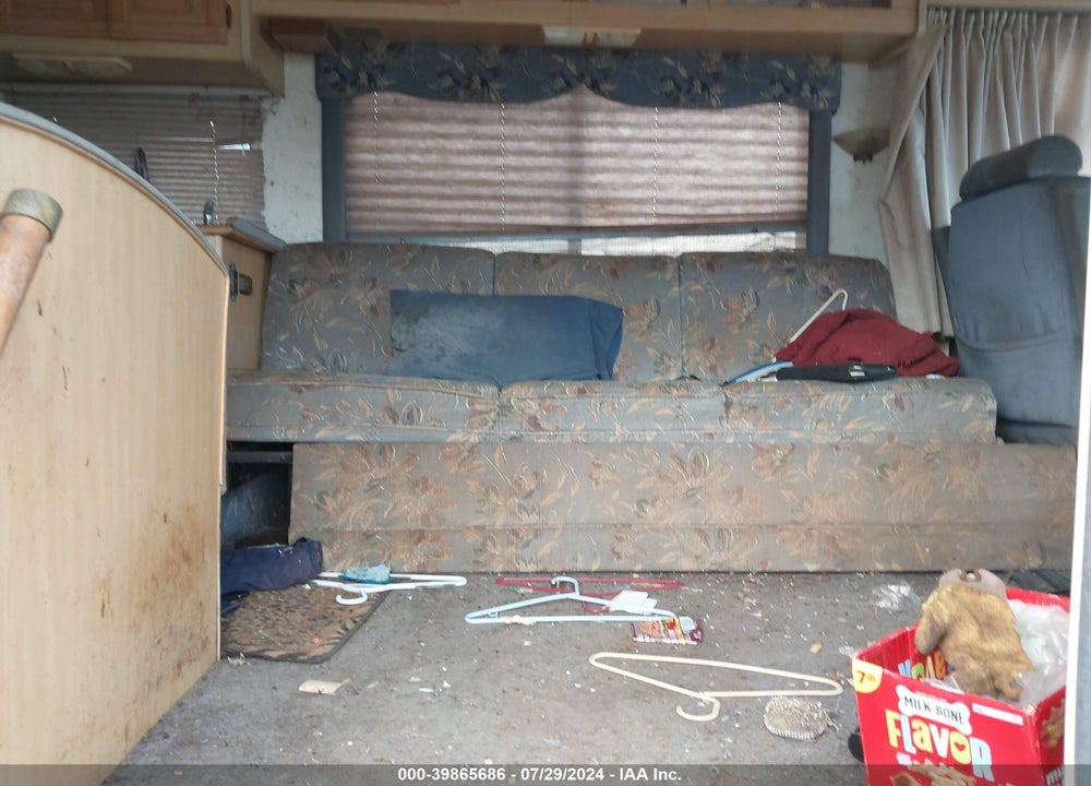 1998 CHEVROLET P30 VIN: 1GBLP37J6V3318191