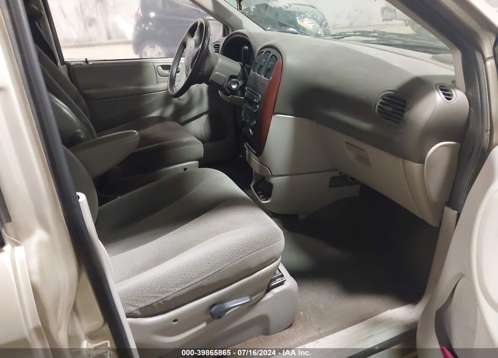 2005 CHRYSLER TOWN & COUNTRY VIN: 1C4GP45RX5B112728