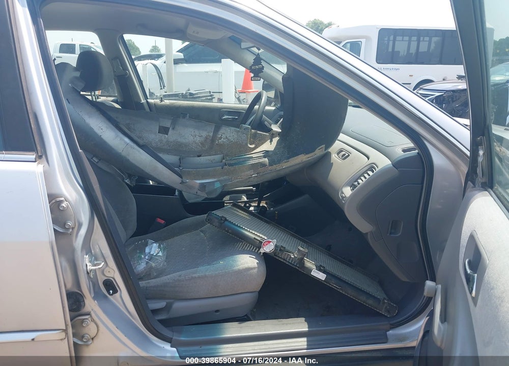 2002 HONDA ACCORD 2.3 VP VIN: 1HGCF86672A002543