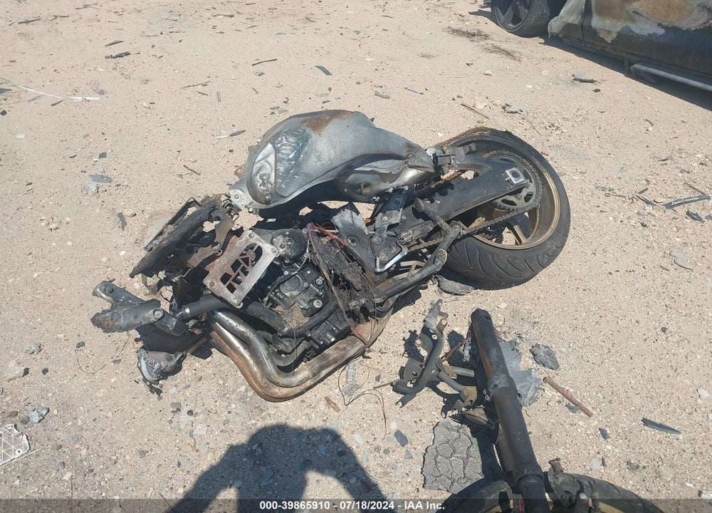 2010 YAMAHA FZ1 S VIN: JYARN17EXAA008033