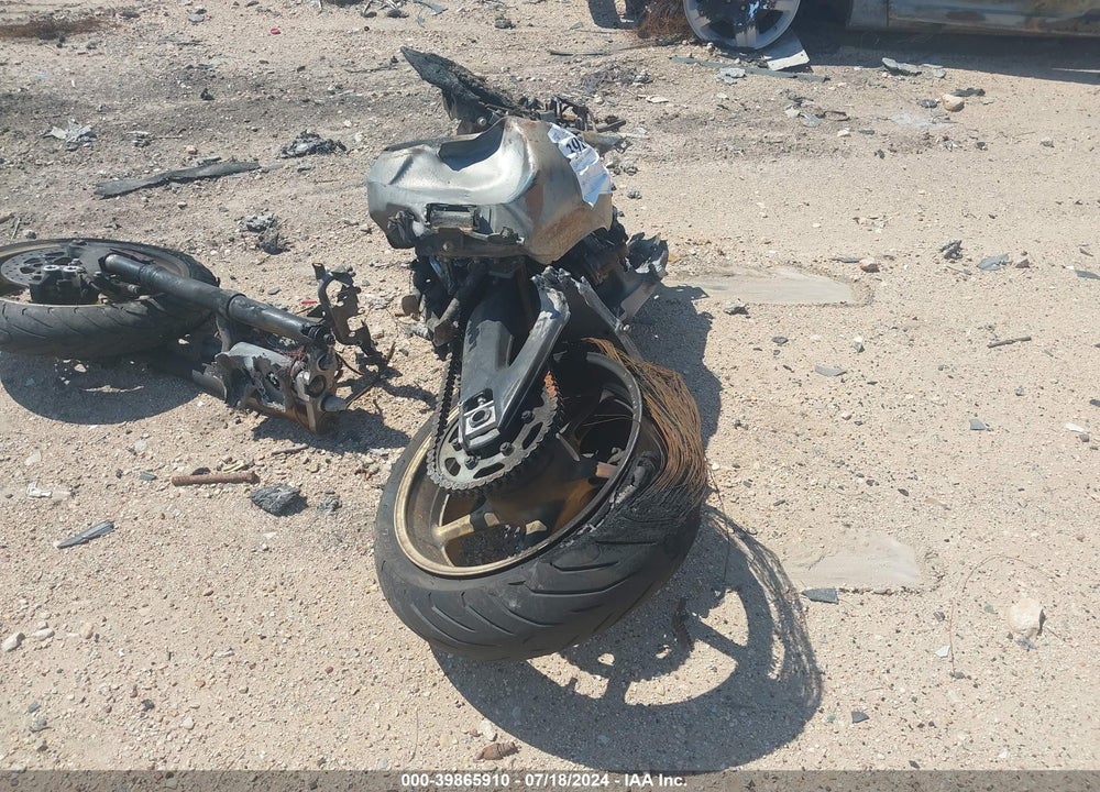 2010 YAMAHA FZ1 S VIN: JYARN17EXAA008033