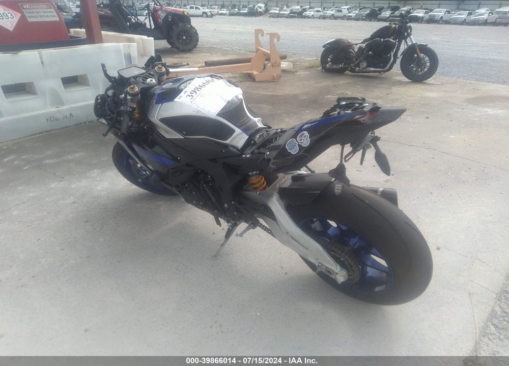 2023 YAMAHA YZFR1M VIN: JYARN67E5PA000606