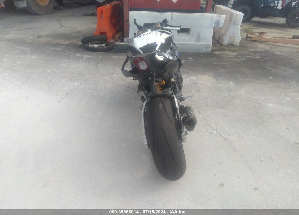 2023 YAMAHA YZFR1M VIN: JYARN67E5PA000606