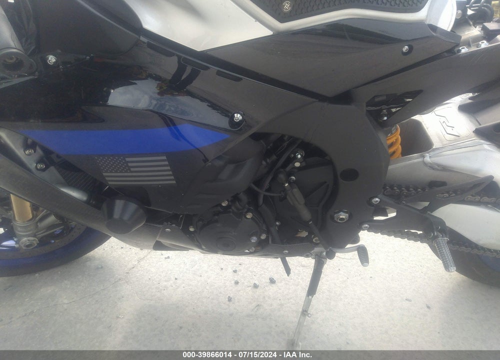 2023 YAMAHA YZFR1M VIN: JYARN67E5PA000606