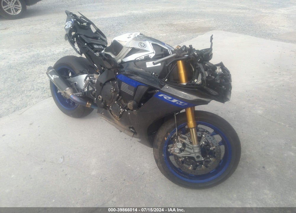 2023 YAMAHA YZFR1M VIN: JYARN67E5PA000606