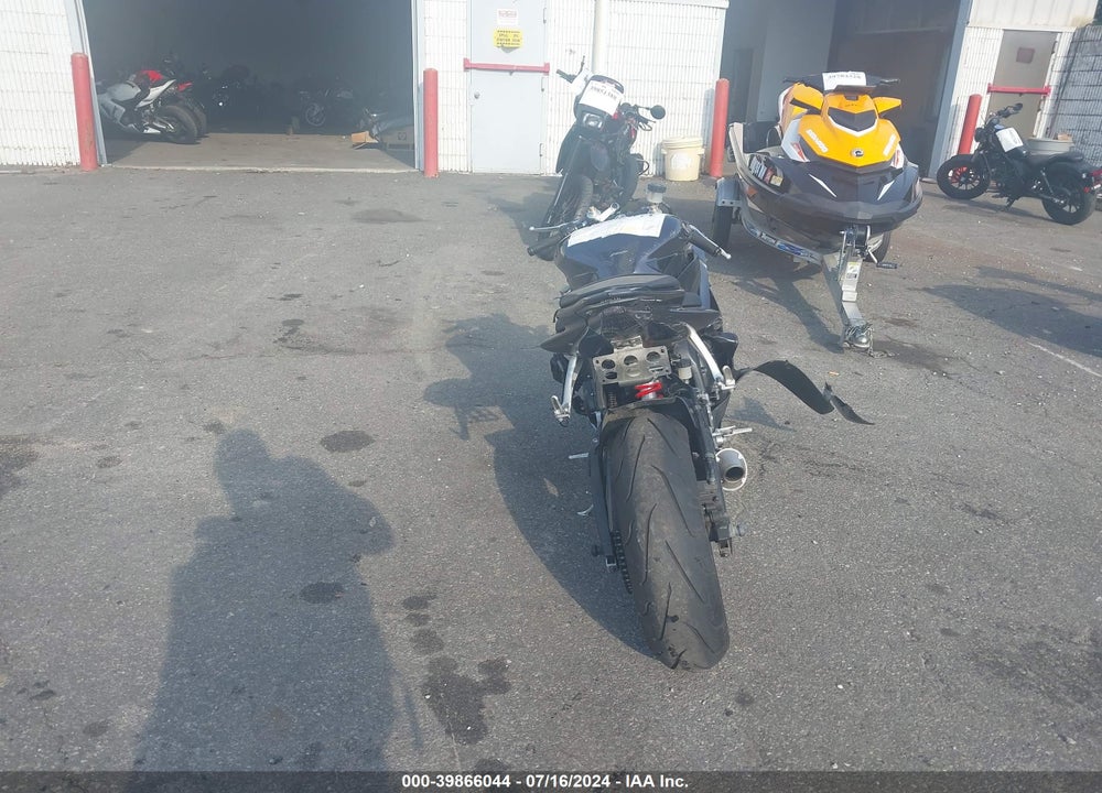 2007 YAMAHA YZFR6 L VIN: JYARJ12E07A020722
