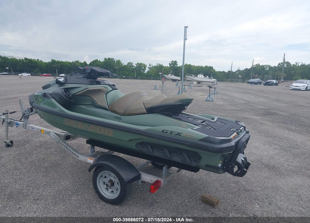 2022 SEADOO GTX-300 LIMITED VIN: YDV66552C222