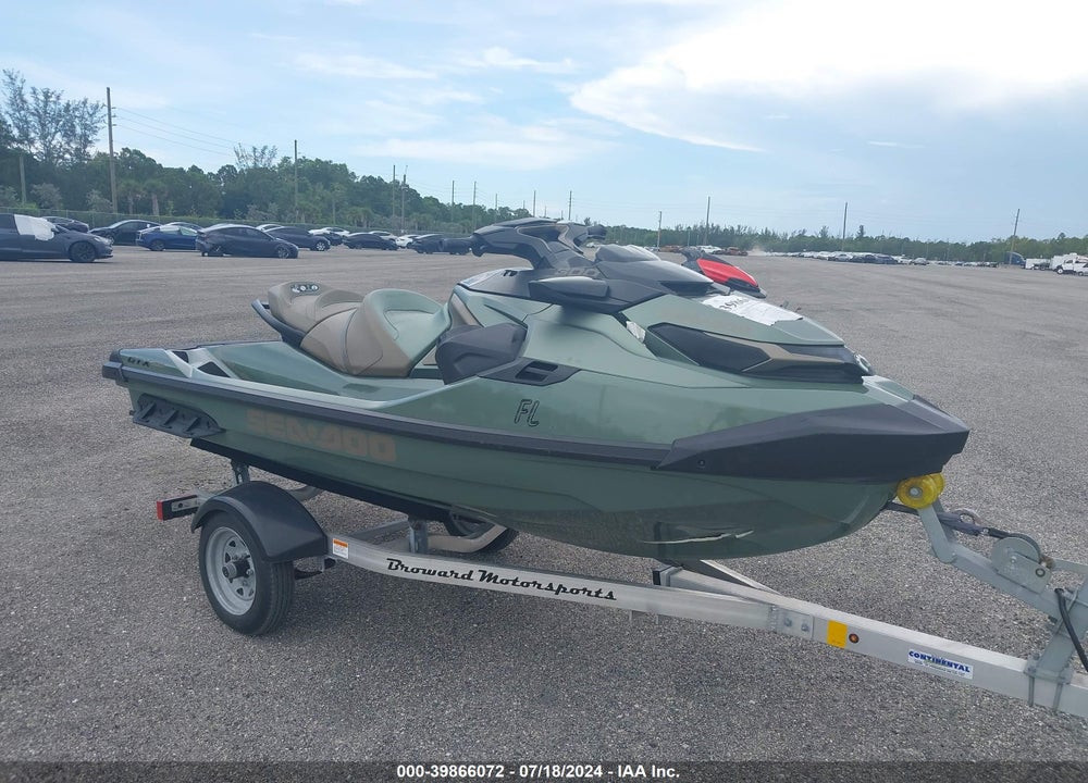 2022 SEADOO GTX-300 LIMITED VIN: YDV66552C222