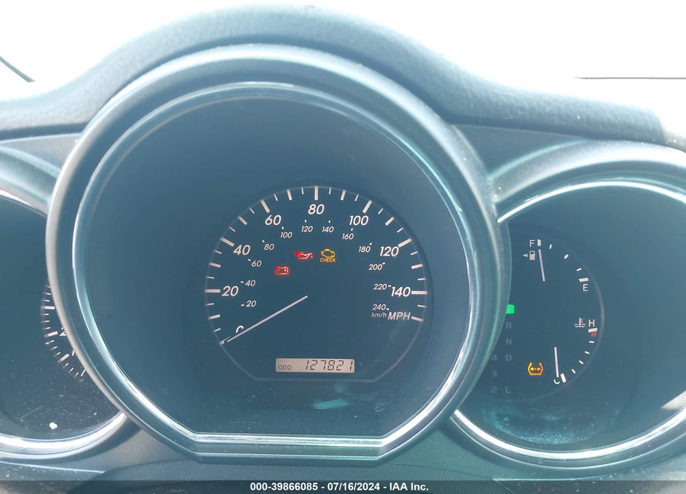 2004 LEXUS RX 330 VIN: JTJGA31U440010208