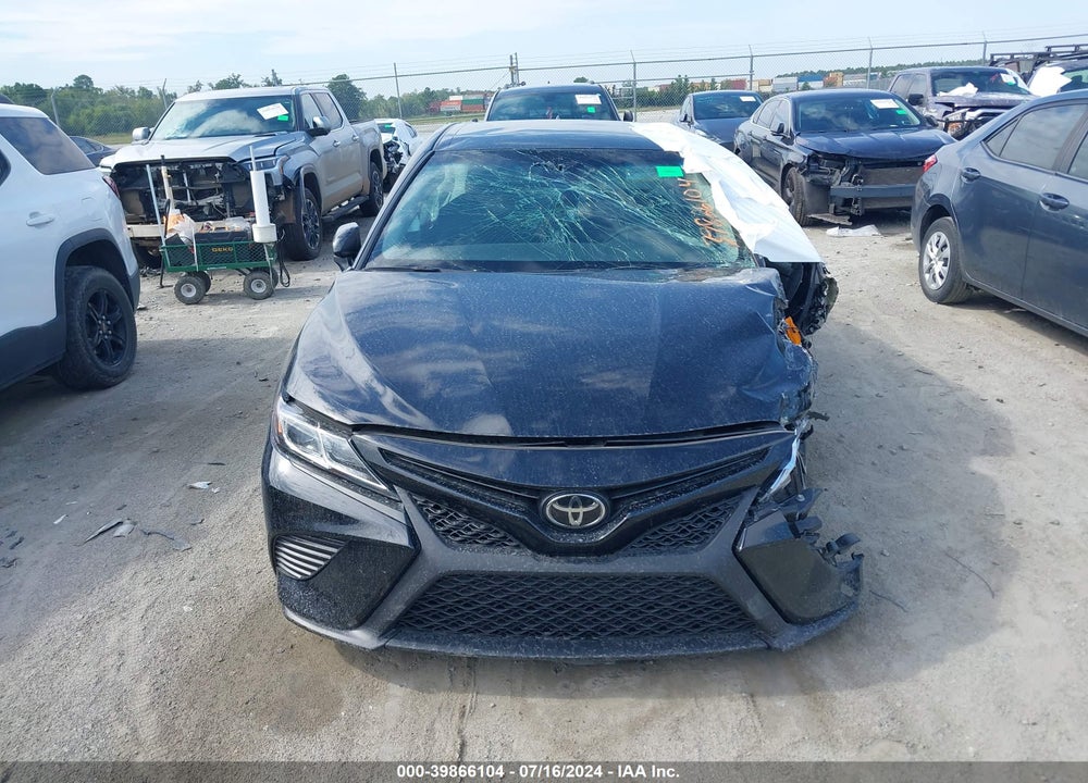 2018 TOYOTA CAMRY SE VIN: 4T1B11HK4JU535405