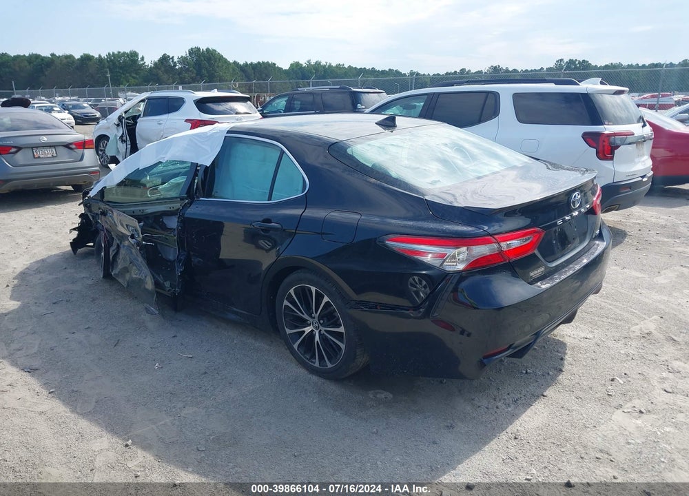 2018 TOYOTA CAMRY SE VIN: 4T1B11HK4JU535405