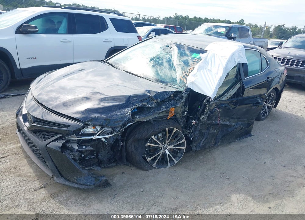 2018 TOYOTA CAMRY SE VIN: 4T1B11HK4JU535405