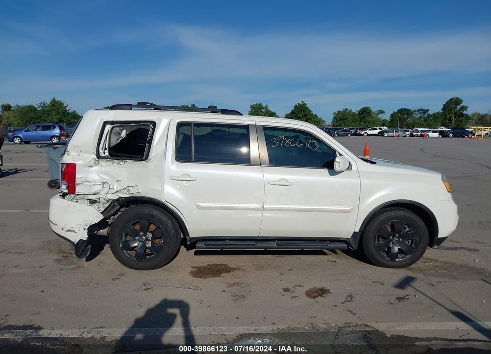 2015 HONDA PILOT TOURING VIN: 5FNYF4H97FB064431