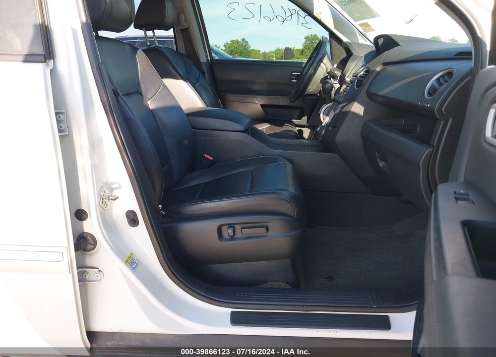 2015 HONDA PILOT TOURING VIN: 5FNYF4H97FB064431