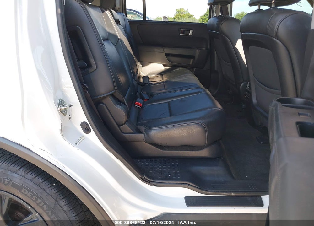 2015 HONDA PILOT TOURING VIN: 5FNYF4H97FB064431