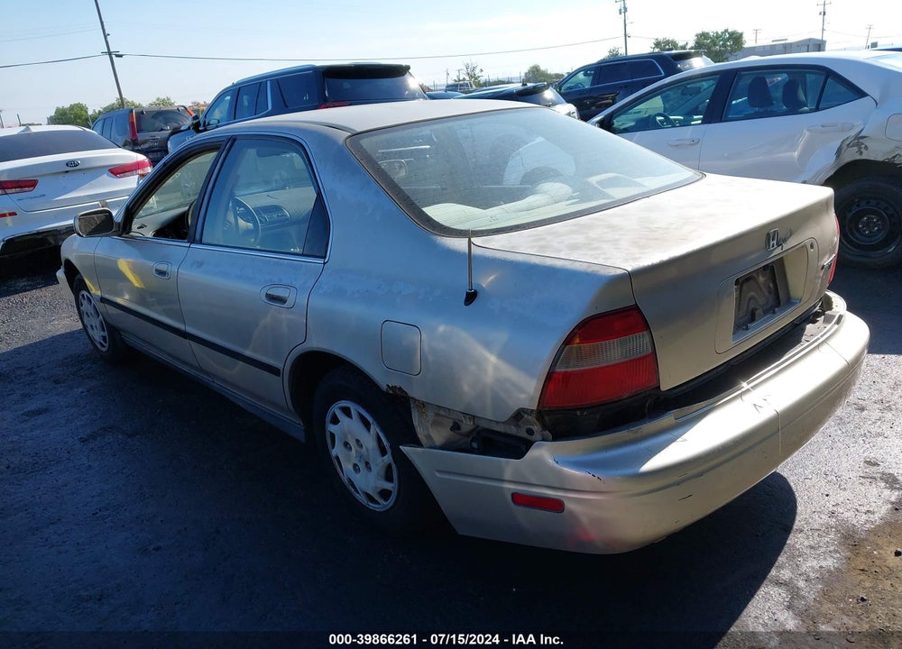 1994 HONDA ACCORD LX/EX VIN: 1HGCD5633RA167218