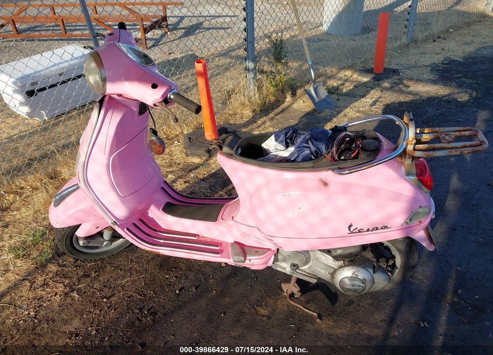 2010 VESPA LX 150 VIN: ZAPM448F7A5018827