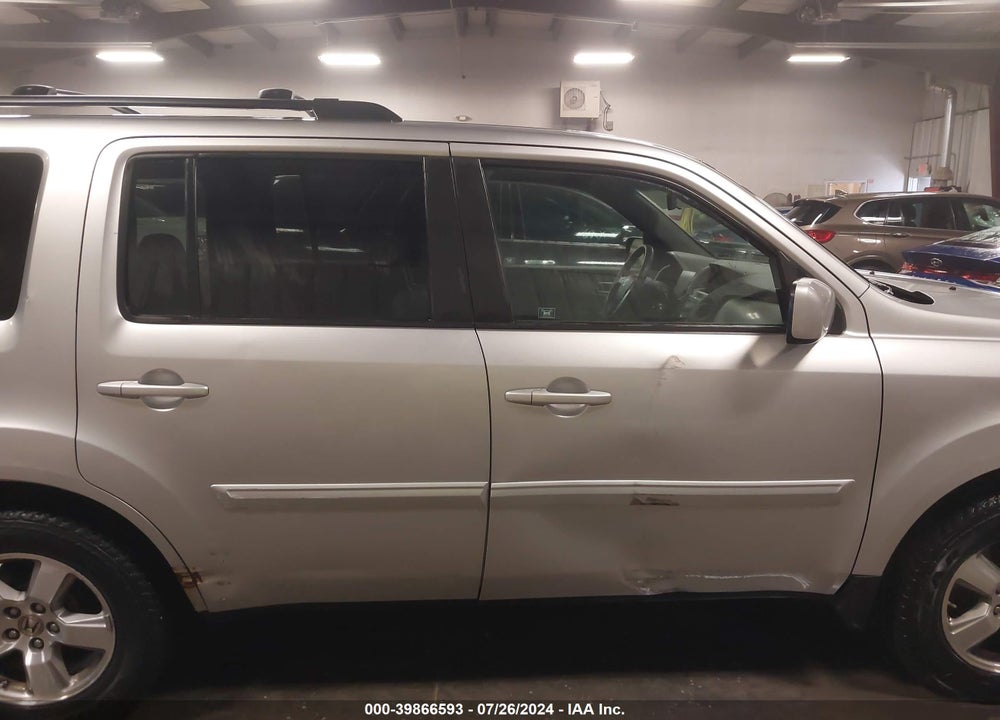 2010 HONDA PILOT EX VIN: 5FNYF4H46AB017128