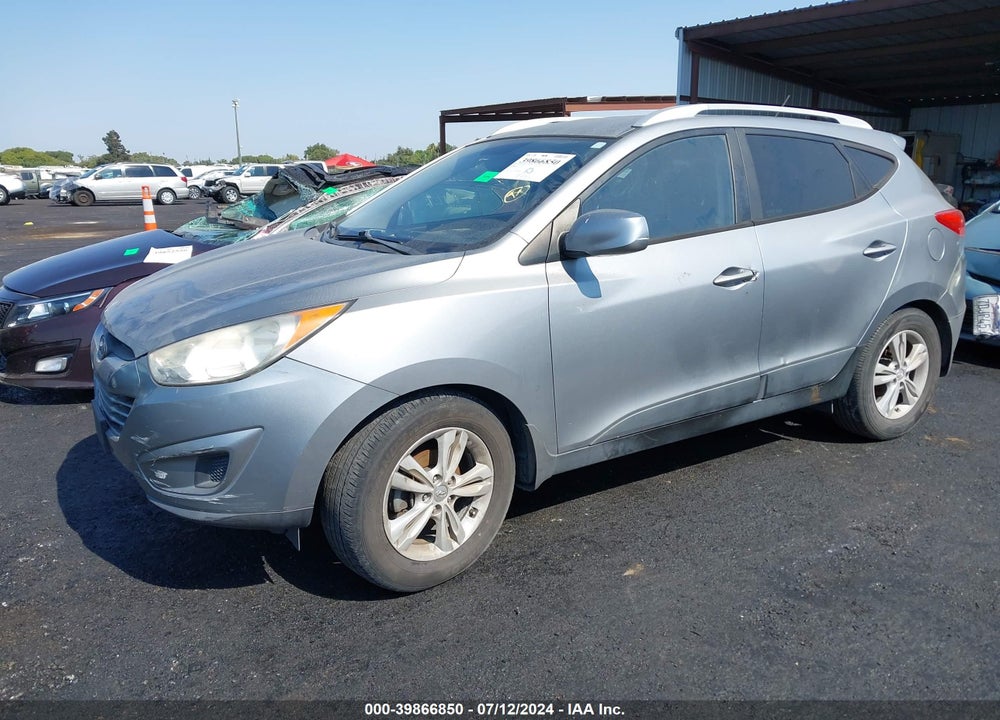 2011 HYUNDAI TUCSON VIN: KM8JU3AC8BU197395