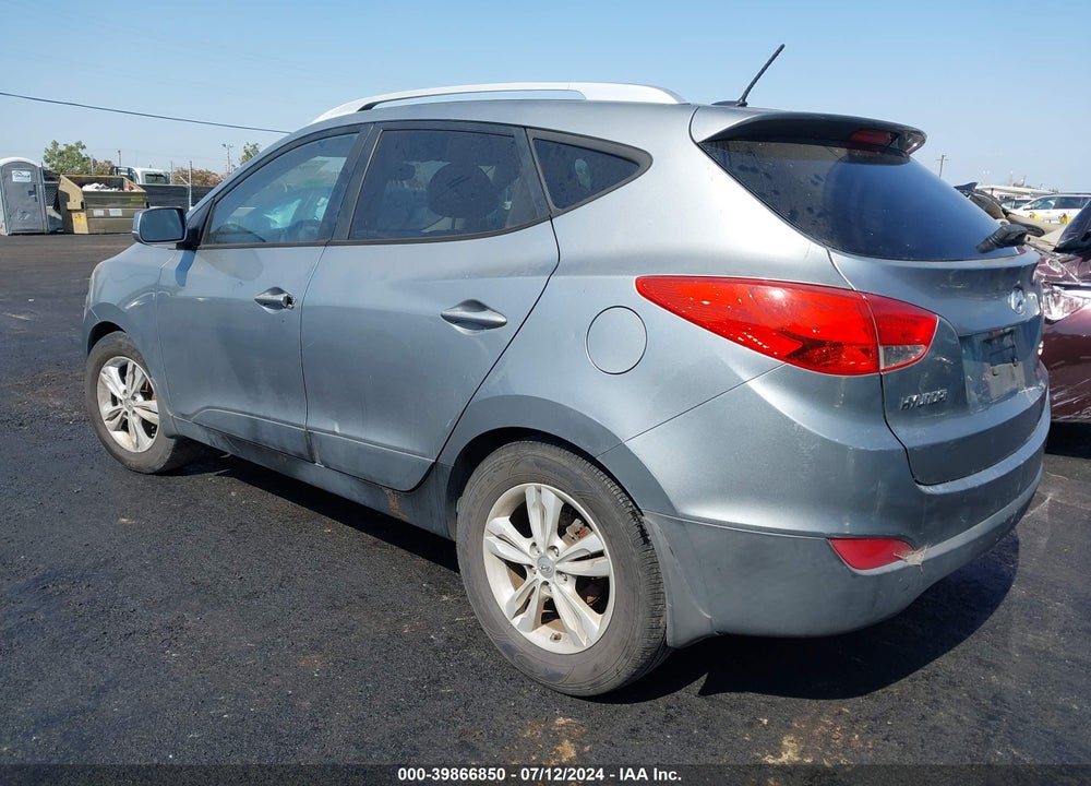 2011 HYUNDAI TUCSON VIN: KM8JU3AC8BU197395