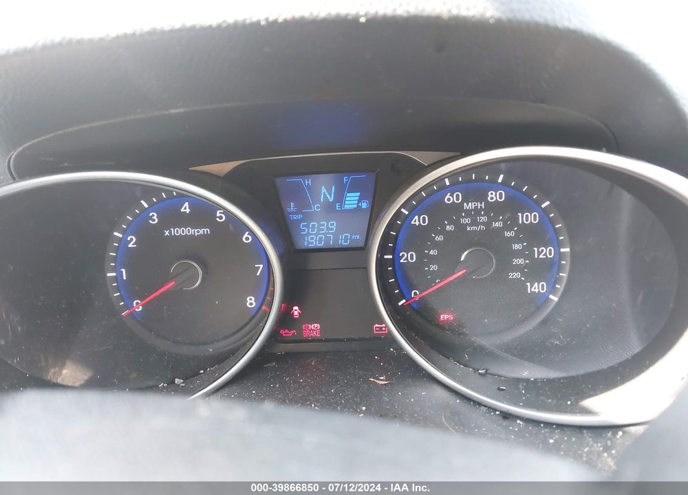 2011 HYUNDAI TUCSON VIN: KM8JU3AC8BU197395