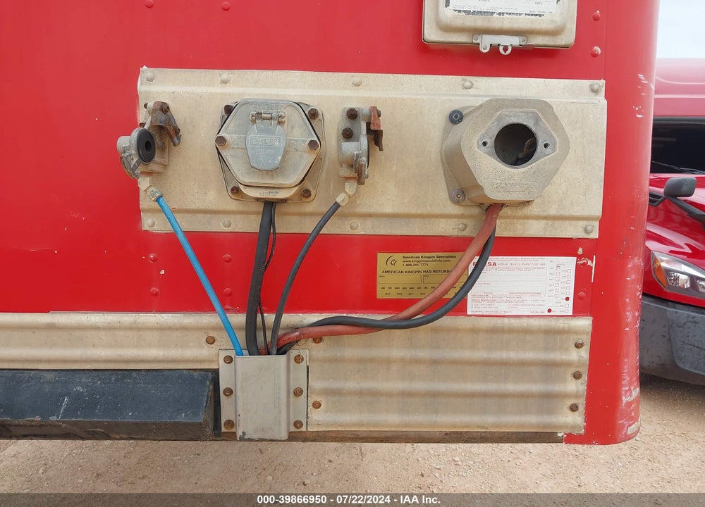 2000 UTILITY TRAILER MFG --- VIN: 1UYVS2454YP153129