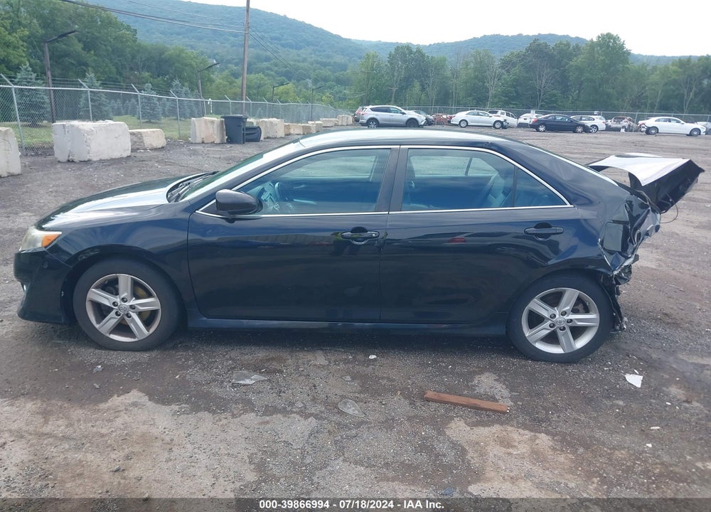 2014 TOYOTA CAMRY SE VIN: 4T1BF1FK4EU320181