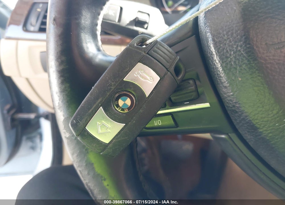 2010 BMW 328I VIN: WBAPH7G50ANM51108