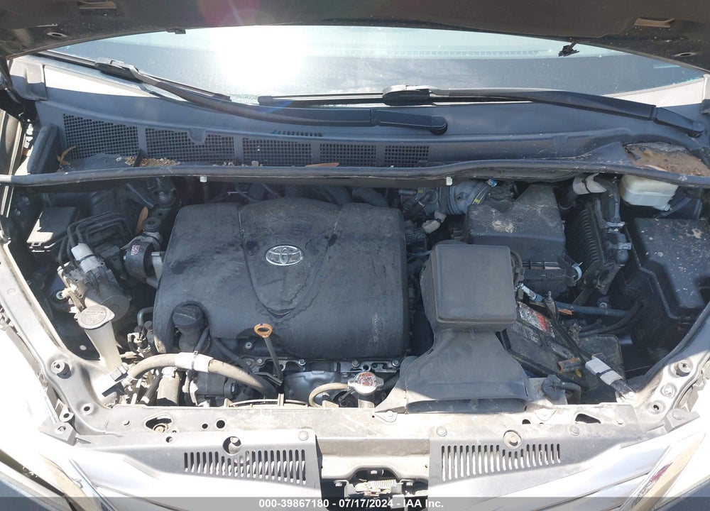 2017 TOYOTA SIENNA XLE 8 PASSENGER VIN: 5TDYZ3DC4HS835462