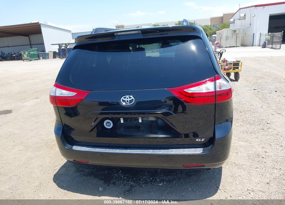 2017 TOYOTA SIENNA XLE 8 PASSENGER VIN: 5TDYZ3DC4HS835462