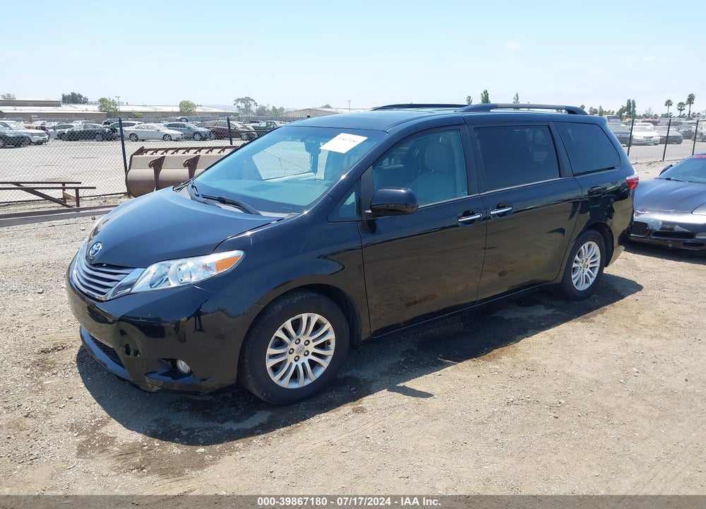 2017 TOYOTA SIENNA XLE 8 PASSENGER VIN: 5TDYZ3DC4HS835462